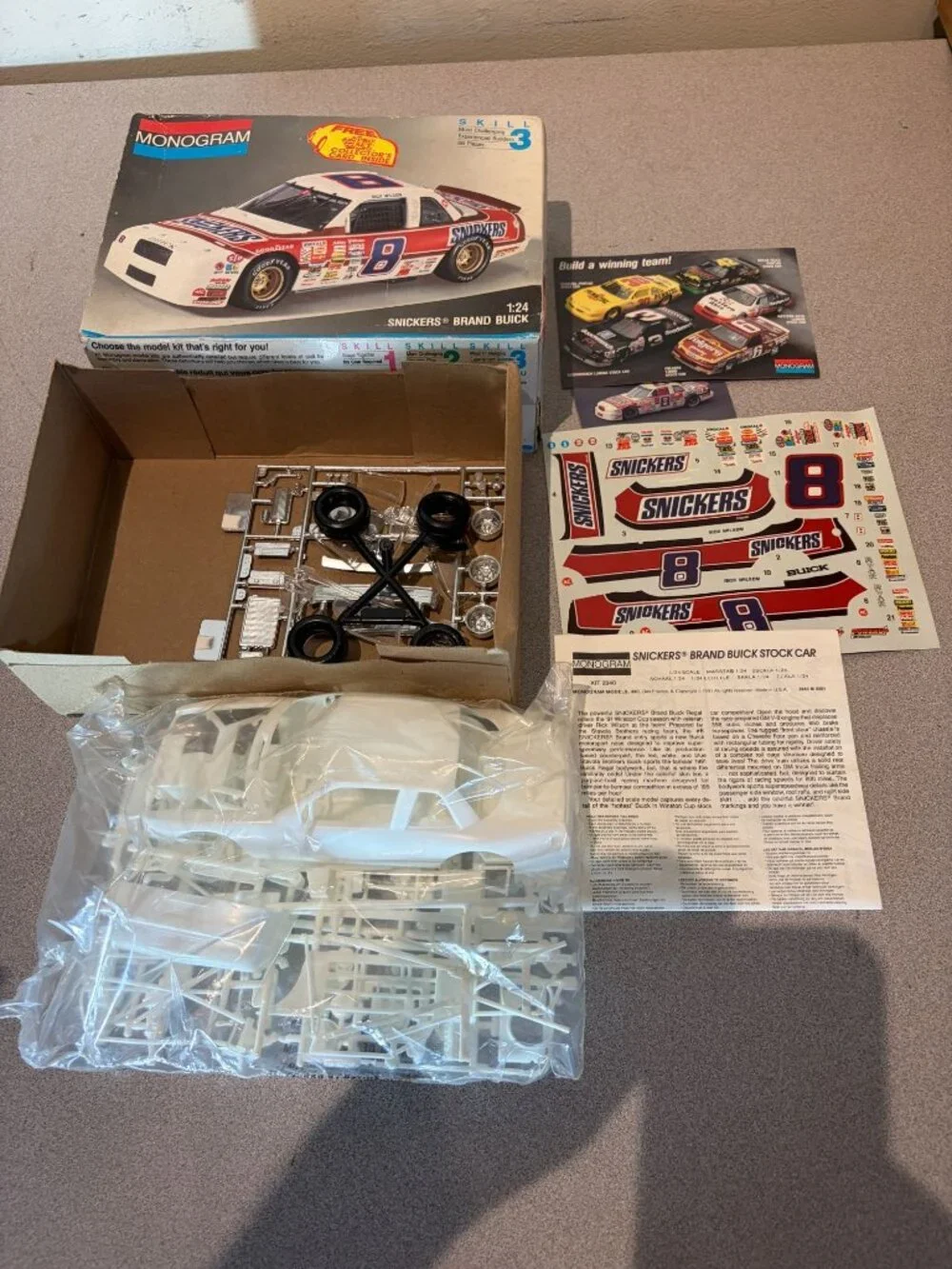 Vintage Monogram 2940 Snickers Buick Regal 1:24 NASCAR Stock Car Car Model Kit